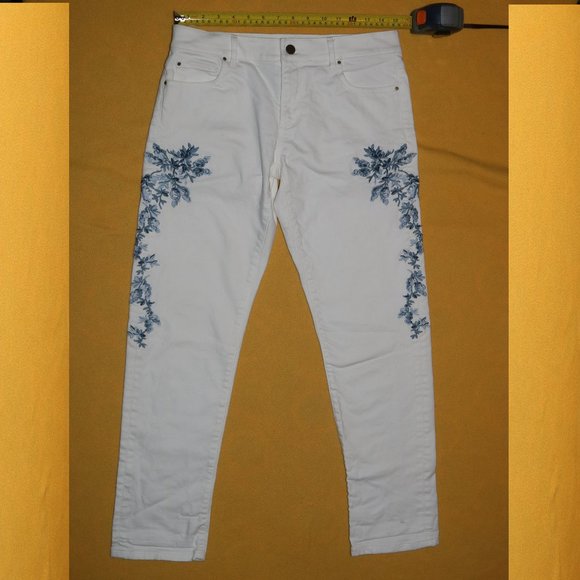 Ann Taylor Denim - Ann Taylor The Girlfriend Jeans - White with Blue Floral Flower w30x28.5 Inseam